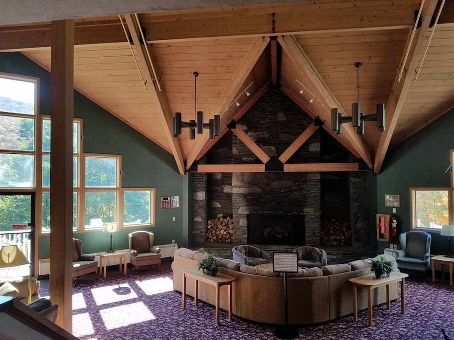 Panoramic mountain views in the vaulted great room common area with beautiful fireplace