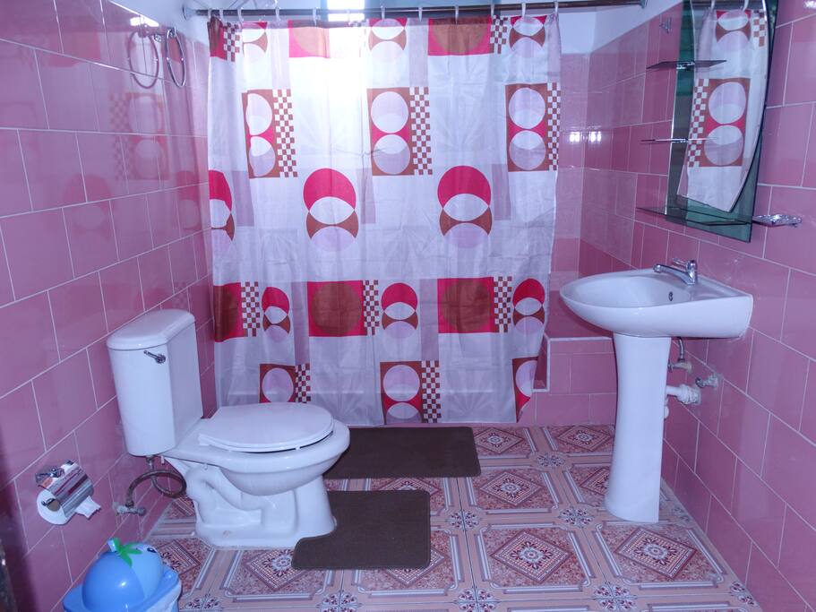 Baño cómodo y moderno
