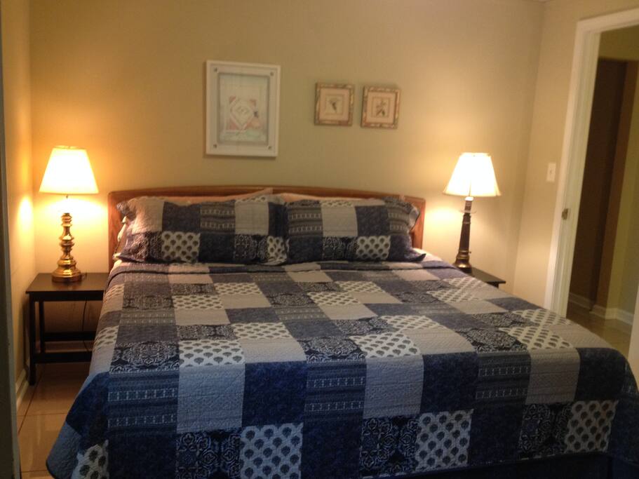 Private bedroom - king bed
