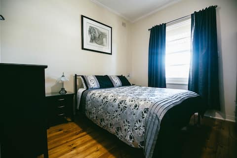00 Addison 3 BR Cottage Home