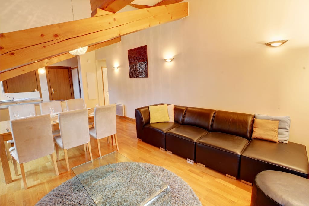 The seating area in the lounge.