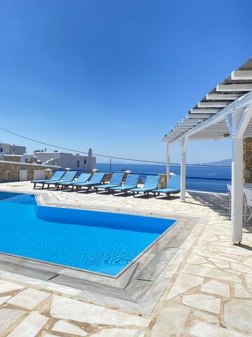 Blue Harmony Suites -Three-Bedroom Apartment