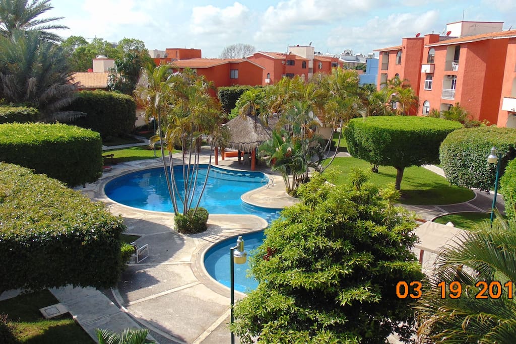Vista aérea del condominio/aerial view of the condominium