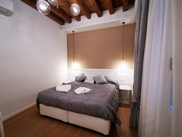 DELUXE RIALTO 3 BEDROOM FLAT gallery image 4