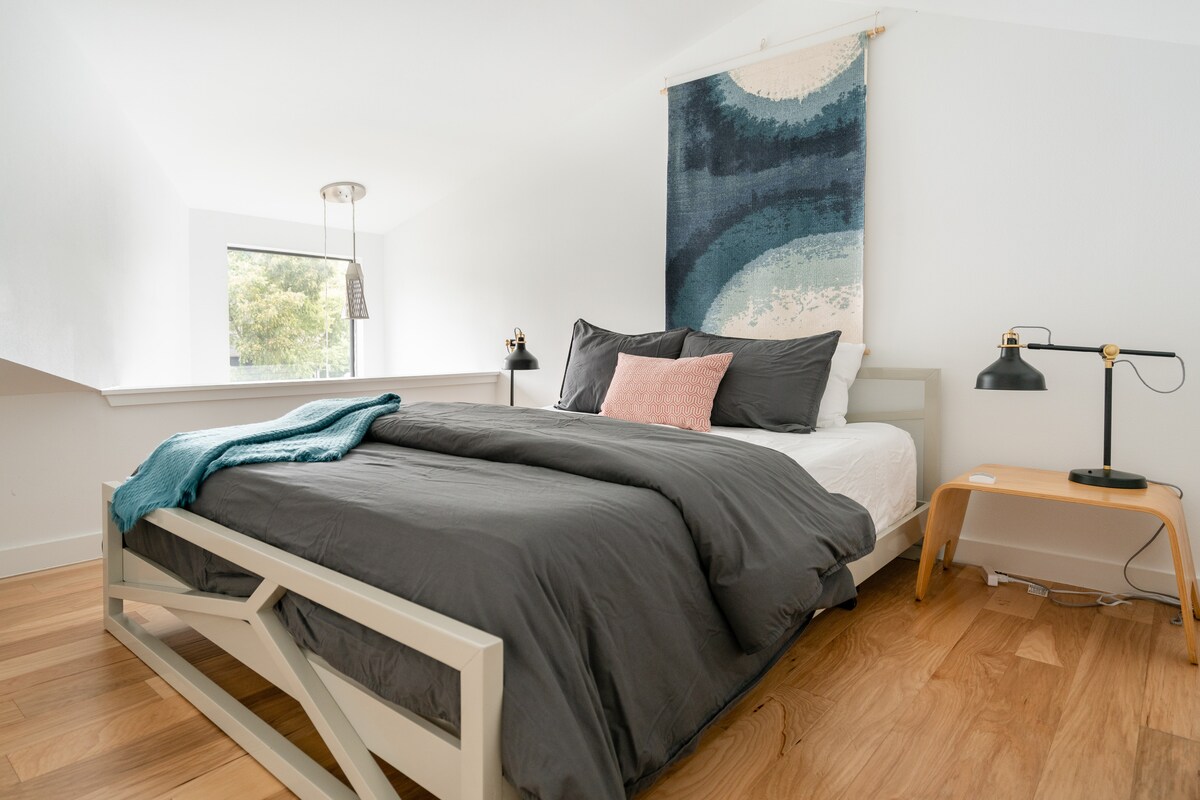 Modern East ATX Gem | Workspace + Walk everywhere