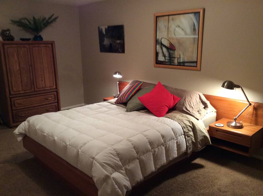 Bedroom 1, Queen Size Bed