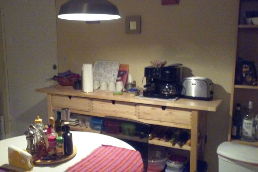 Breakfast and service table