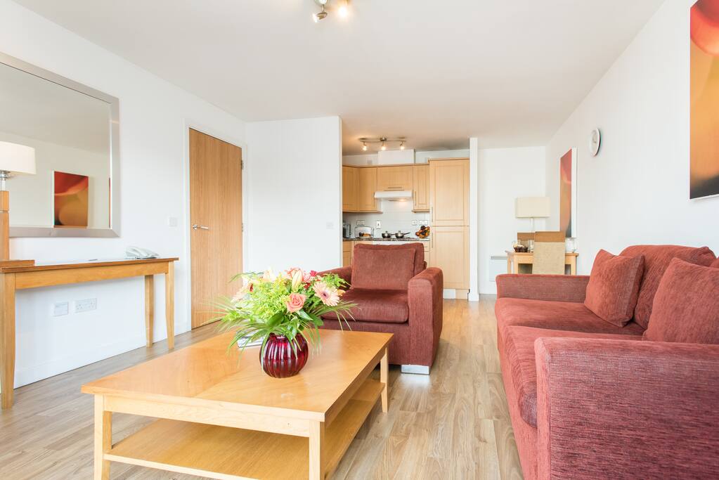 PREMIER SUITES Birmingham 1 bed apartment with open plan living