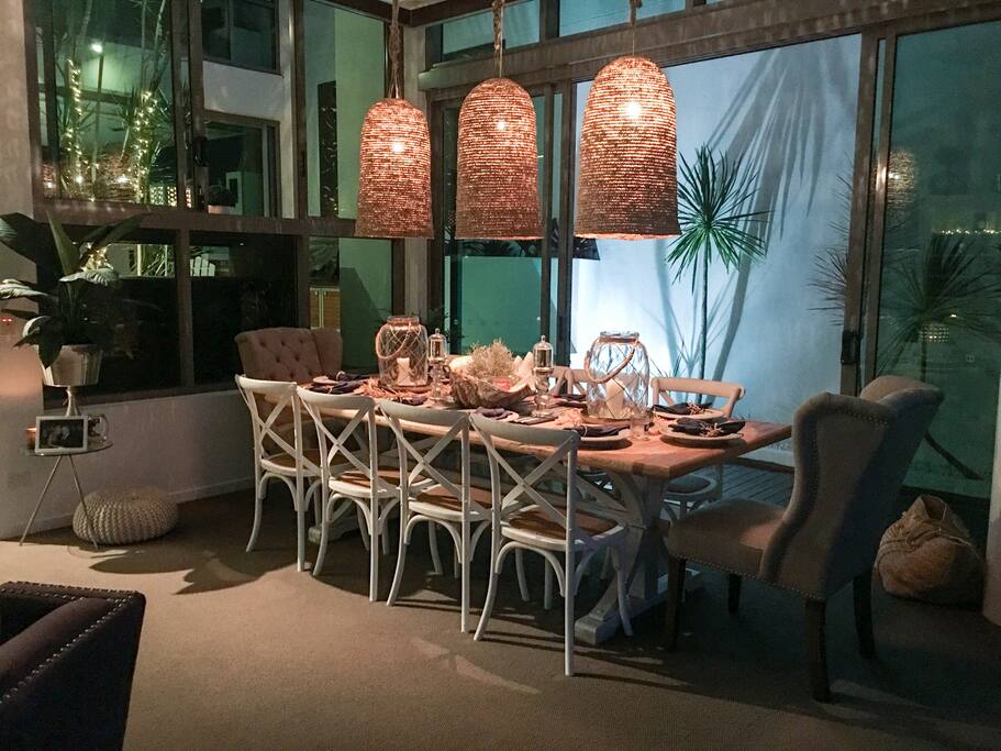 Dining for up to 10 people