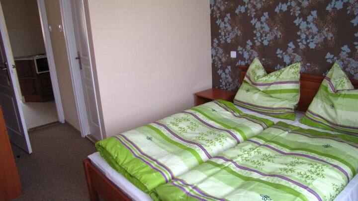 غرفة نوم في الطابق الأول 2.