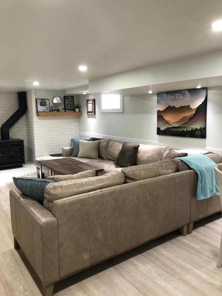 Clean 5 Bedroom House with Hot Tub and Firepit Houses for Rent in