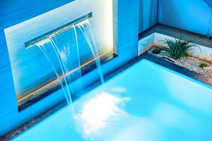 Perla Villas 2 Heated Pools gallery image 4