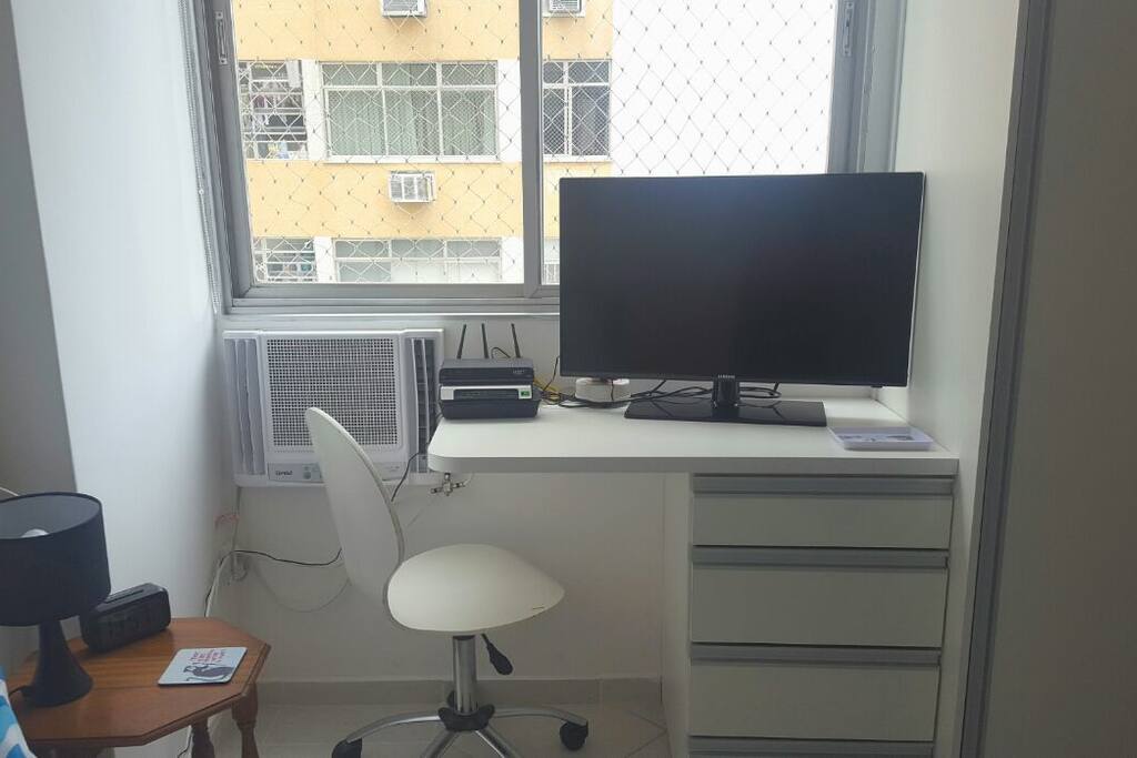 32"HD TV with NET cable package, desk and private Wi-Fi.