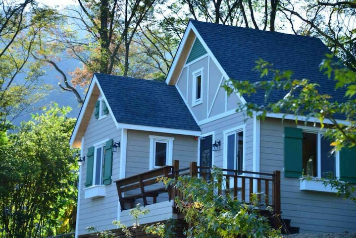 Tongle world chalet