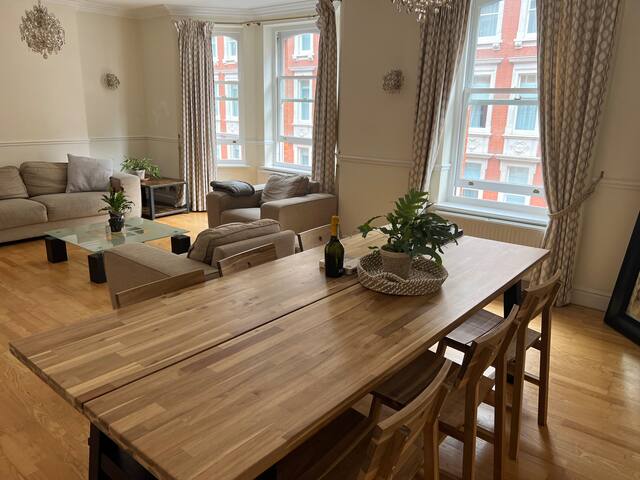 Luxury 3 bedroom, 3 bath apt by Oxford St & Soho gallery image 2