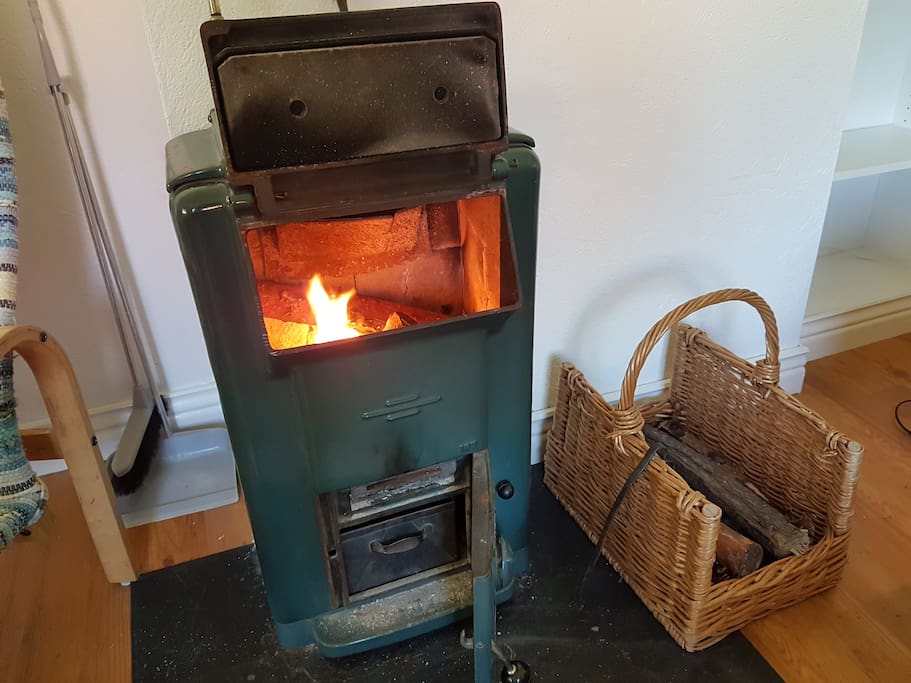 Fireplace in the living room/kamin i vardagsrummet