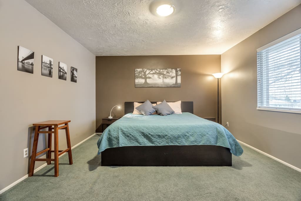 Master Bedroom: King bed w/ensuite bathroom