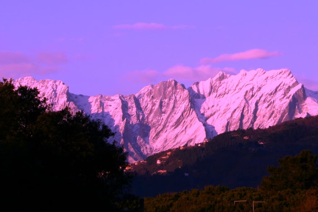 Vista veso le Alpi Apuane