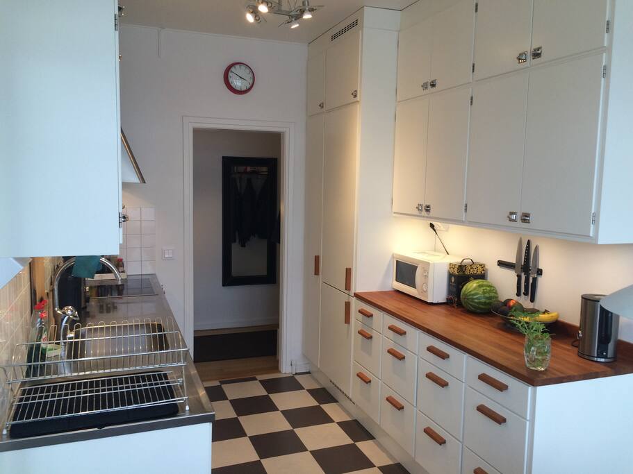 Fully equipped kitchen to cook tasty meals.