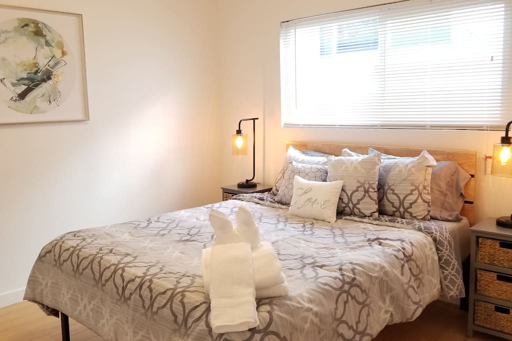 2nd bedroom with queen sized bedroom