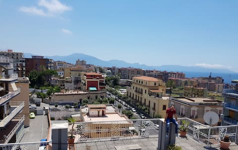 More than Airbnb allows?Up to 18 welcome in Napoli