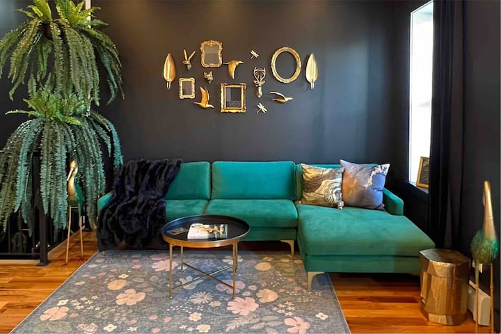 The Black Forest- a Brooklyn Apt 5 min from subway