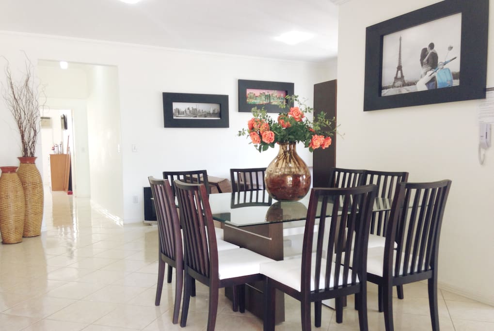 Sala de jantar em ambiente integrado