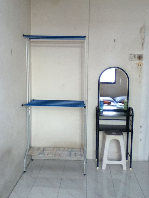 Cloth rack and dressing table.