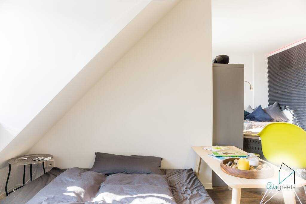 The matress will be freshly prepared for you before your arrival.