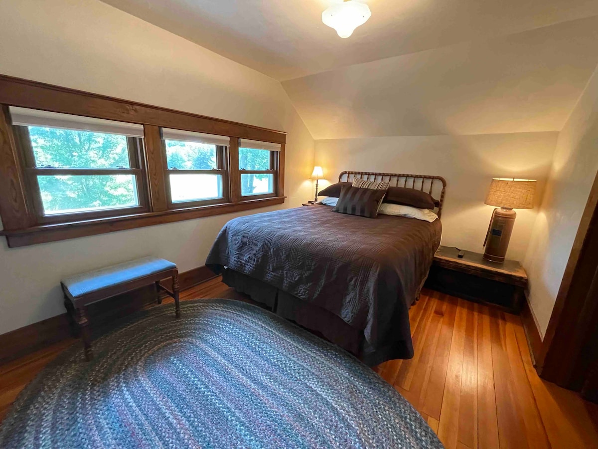 Bedroom 4 - full size bed (upper level)