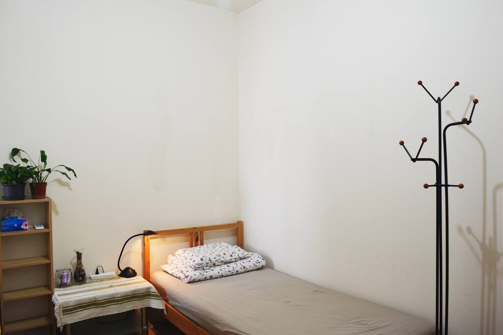 我一个人总是喜欢住单人床甚至标间,不爱大床间,有人和我一样没?
still your bedroom :D
