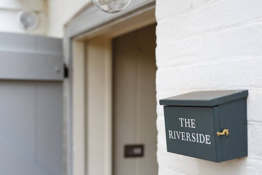 front door entrance and key box