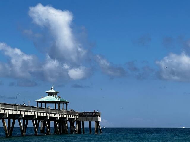 Coastal Style Pool House near the Beach gallery image 2