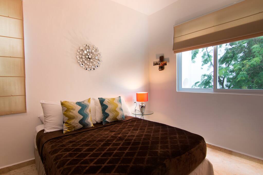 Guest's room.