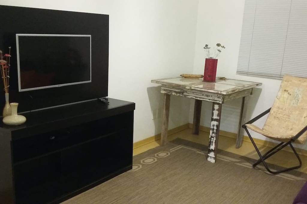 Sala, com SmartTV, TV a Cabo, Wi-Fi