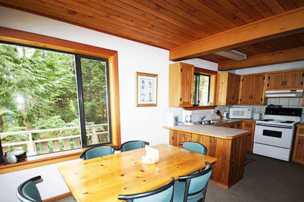 Boasting charming, rustic decor and a fully-equipped kitchen