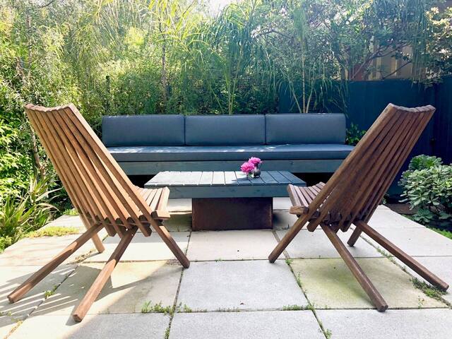 Classic Venice Beach Bungalow~Walk to Beach gallery image 2