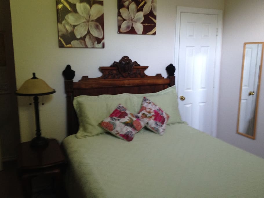 Guest Room with Queen bed