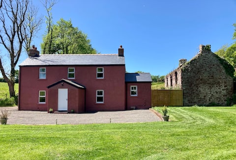 Secluded cottage with hot tub