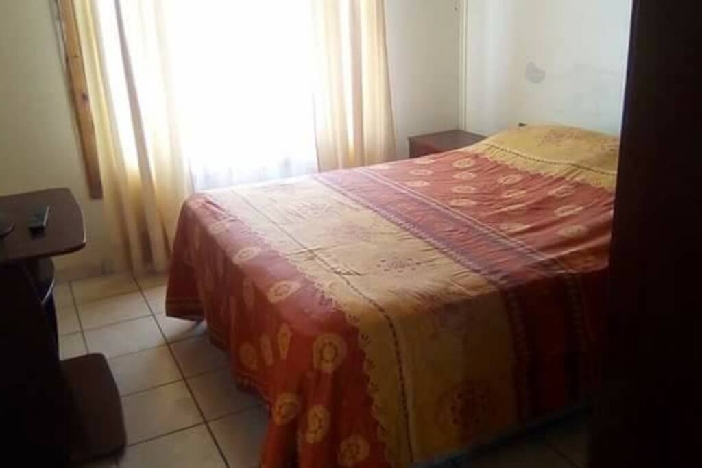 Dormitorio principal tiene baño privado