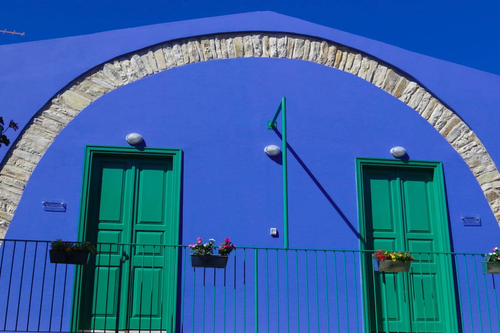 Gogos - Michalakis Apts Entrance