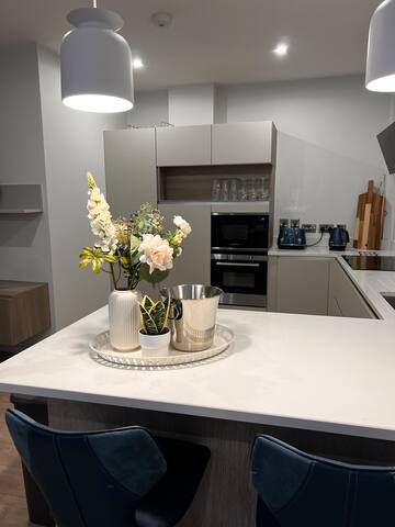 Modern Courtyard Apartment gallery image 3