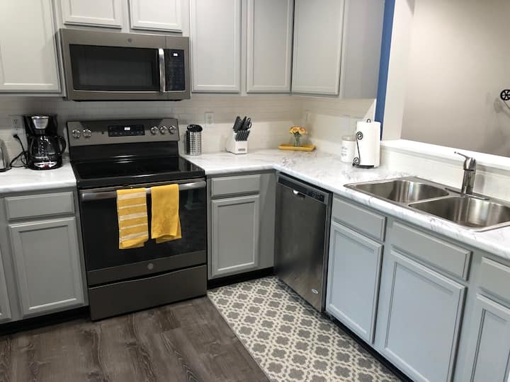 Beautiful furnished rental in Mason, OH! Townhouses for Rent in Mason