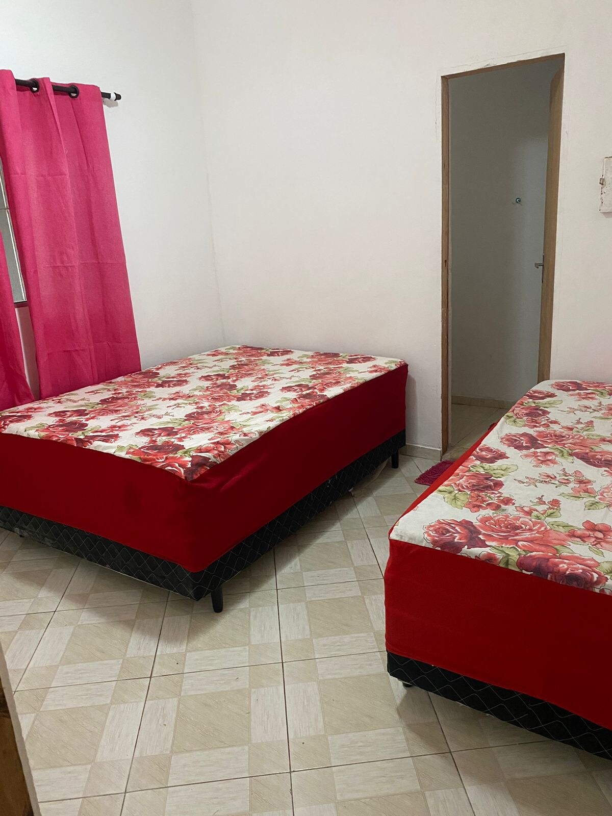 Spavaća soba u prizemlju sa zasebnom kupaonicom.