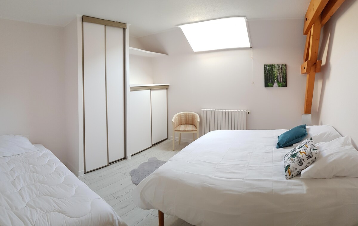 Chumba cha kulala N°4 
ghorofa ya 2
Kitanda cha watu wawili + kitanda kimoja