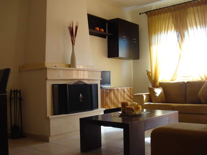 Wonderful apartment next to Olympus/Sissy's House