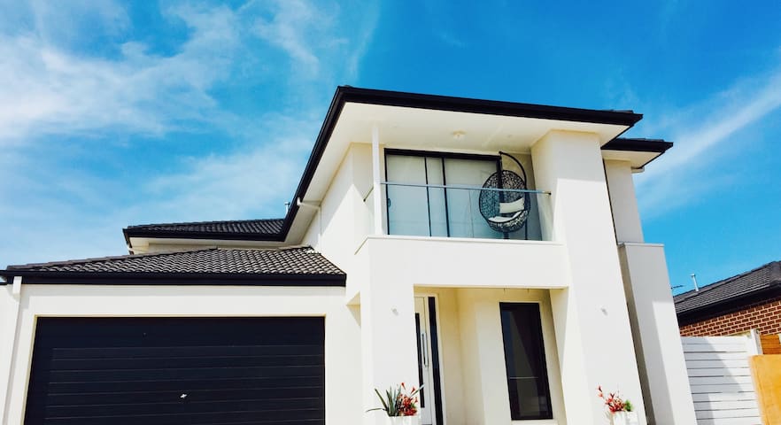 Luxury Entire Home for up to 16 People gallery image 2