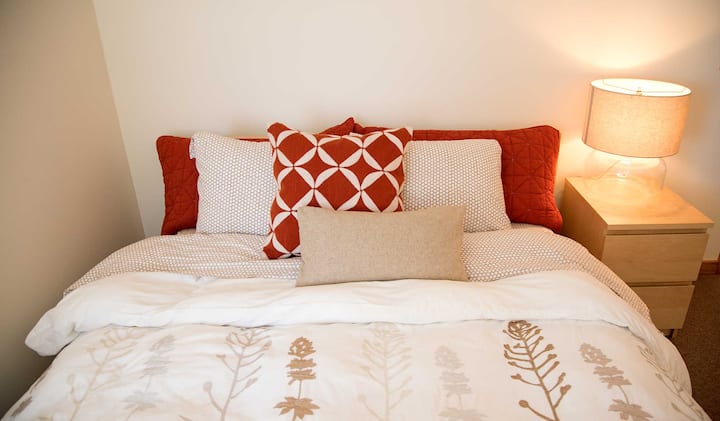 Druga spavaća soba/bračni krevet (širine 150-179 cm)