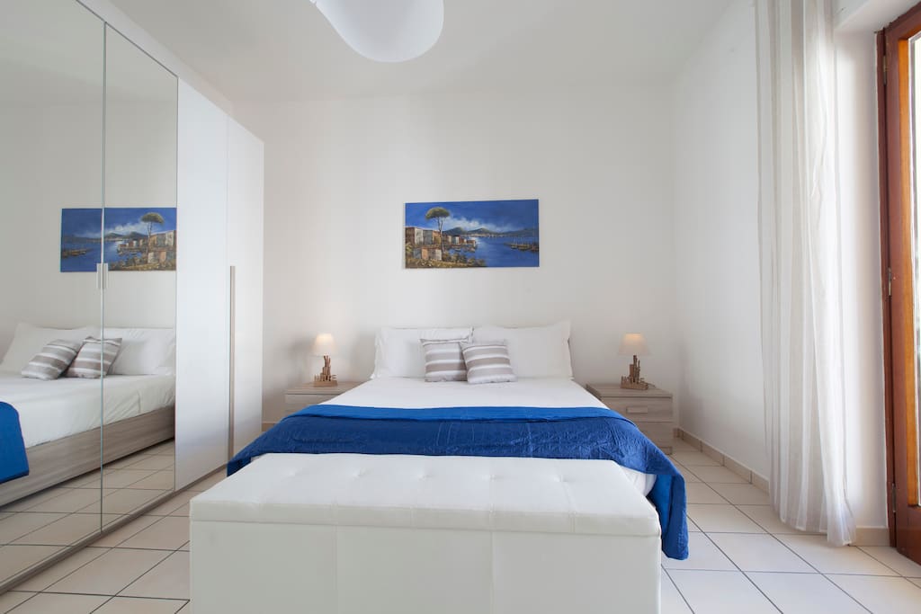 Double bedroom with access to private terrace