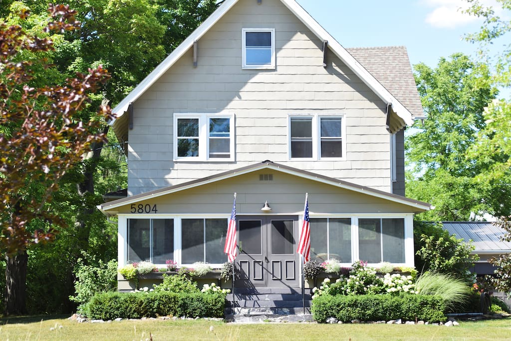 Entire Williamsville Farmhouse Houses for Rent in Buffalo, New York